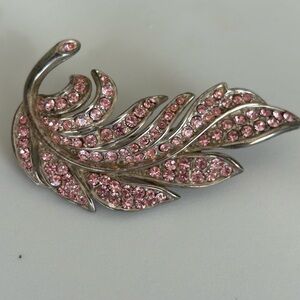 Vintage pink rhinestone brooch pin